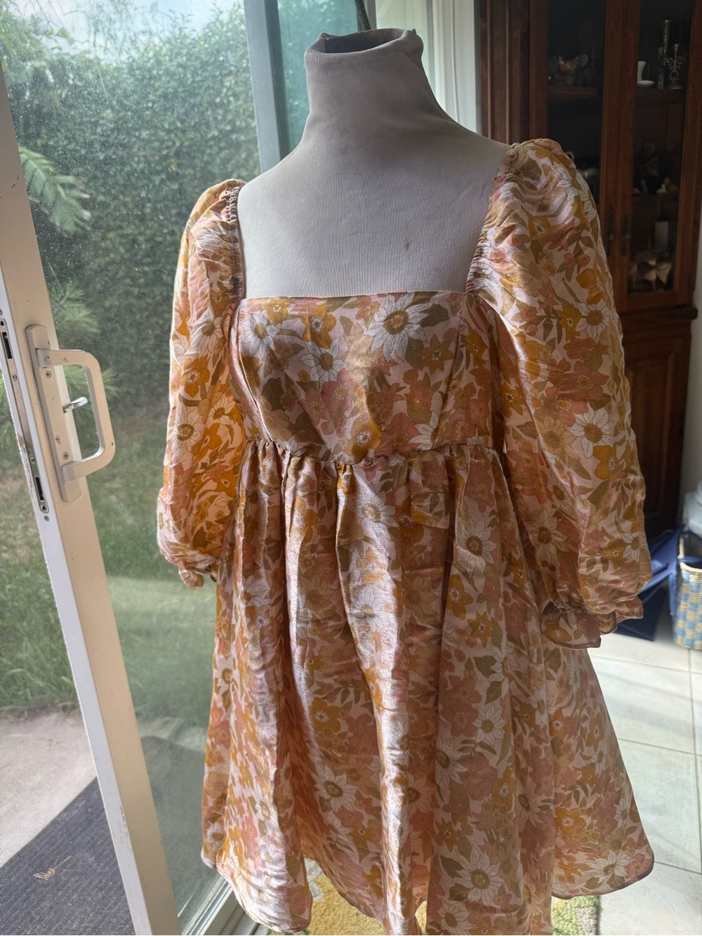 Girls' Floral Puff-Sleeve Dress in Peach and White